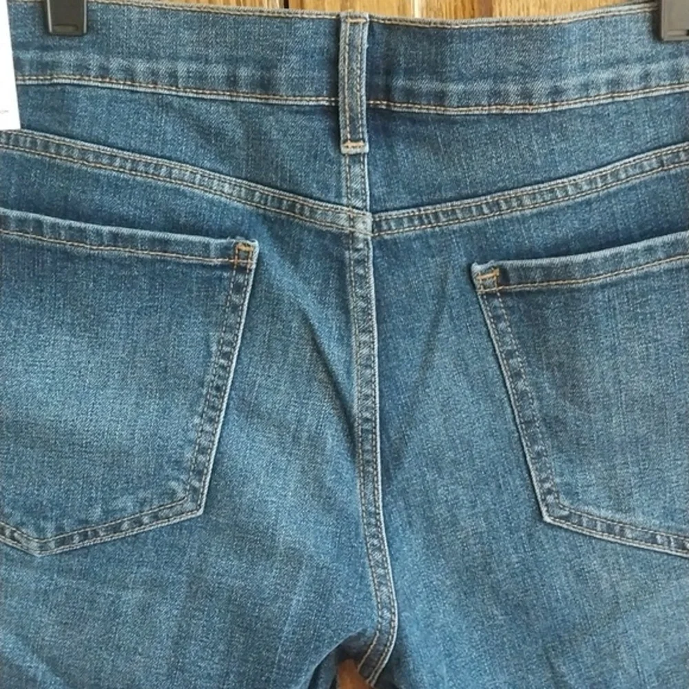 Old Navy NWT Women's Semi-Fitted Cuffed Denim Jean Shorts Size 12 Med‎ Blue Wash